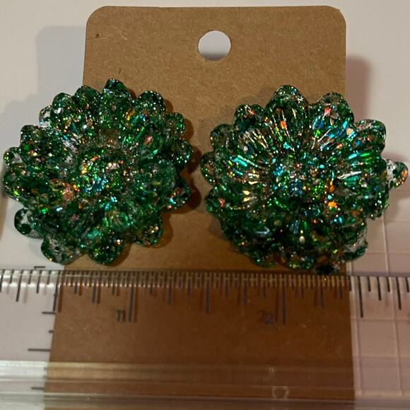 Handmade epoxy resin large flower earrings - green glitter with gold flecks - Picture 2 of 2